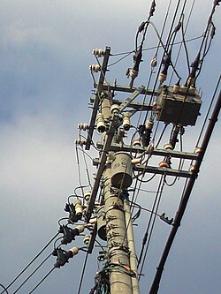 電柱の構造と歴史的背景