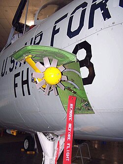F-105 の多葉式 RAT