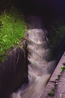 大雨の後の農業排水路