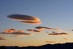 莢状雲