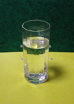 飲用容器コップの歴史と素材別特徴