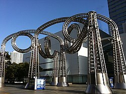 都市におけるビル風の発生メカニズムと影響