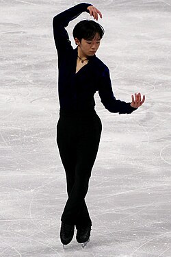 2024年世界選手権のフリースケーティングでポーズをとる鍵山優真
