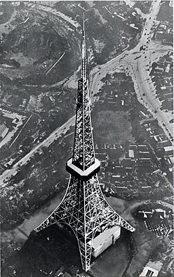 1958年に竣工した東京タワーの全景