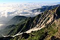 白馬岳の山頂部から見下ろす白馬大雪渓（2015年8月1日）