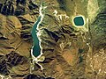 栃木県の深山湖（下池・写真左）と沼原調整池（上池・写真右）