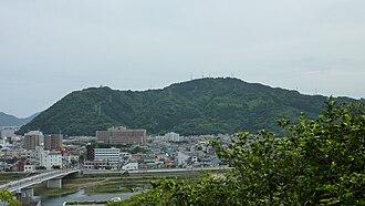 延岡市の愛宕山の地理と放送中継施設