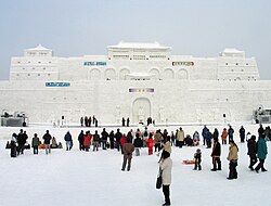 旭川冬まつり:北海道旭川市の伝統的な雪と氷の祭典