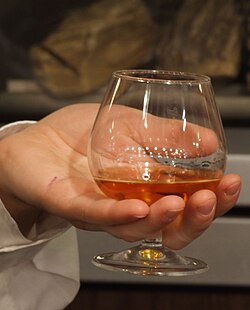 ブランデーの歴史と製法:果実から生まれる蒸留酒のすべて