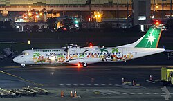 左側から見た ATR 72 の航空灯