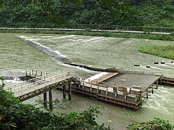 梁漁(やなりょう):伝統的な河川漁法と構造