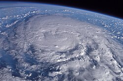 宇宙から見た台風