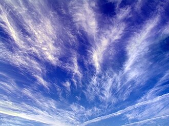 巻雲(けんうん):上層に浮かぶ繊細な氷の雲