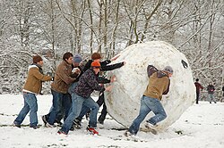 さらに大きくなった雪玉の様子