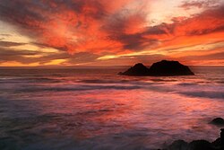 サンフランシスコの日没後の赤い空