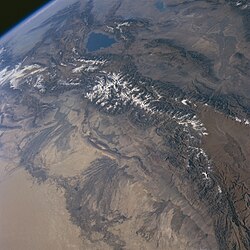 天山山脈:中央アジアの地理と自然