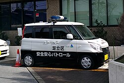 ルーフキャリアを使った青パト（東京都足立区）