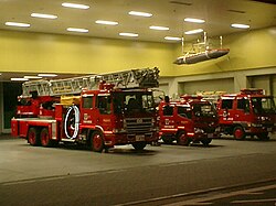 大阪市鶴見消防署に配備されているはしご車や小型タンク車などの消防車両