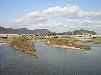 芦田川:広島県東部を流れる一級河川の歴史と環境