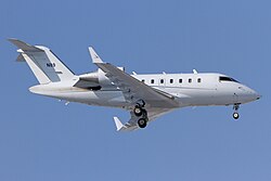 三沢飛行場で飛行検査を行なう連邦航空局の飛行検査用航空機