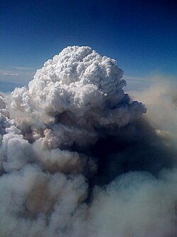 上空から見た火災積雲