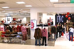 百貨店の歴史と業態の構造