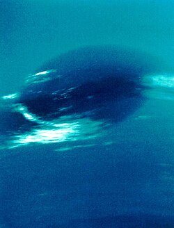 海王星の暗斑:大気に見られるダーク・ヴォーテックスの観測史と物理的性質