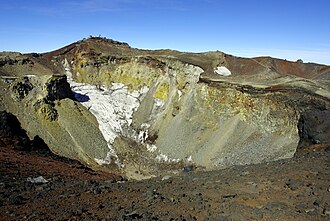 富士山火口内の残雪