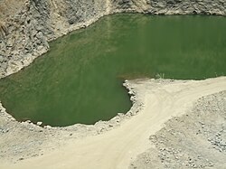 インド・ケーララ州の放棄された採石場の湖