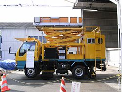 京阪大津線で使われる高所作業用軌陸車 (2007年)