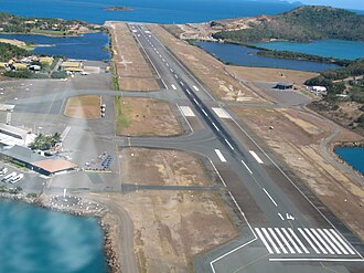 滑走路:航空機の離着陸を支える重要施設