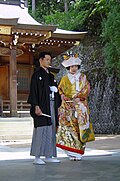 日本の新郎新婦(なりたての夫婦)の例